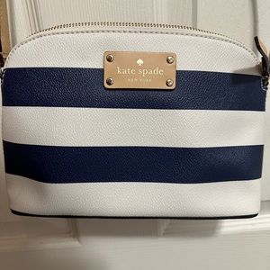 ADORABLE kate Spade classic crossbody navy nautical stripe